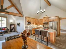 Mountain View Chalet Getaway 5 Min to Town，位于莱文沃思的木屋