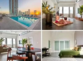 Luxury 2BR in DTLA w Jacuzzi & Rooftop Views