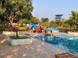 Navghar Nature Village Resort，位于Jambhulpāda的酒店