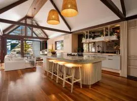 Luxury On The Bay - 2 x 3 Bedroom Apartments