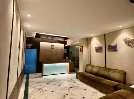 Status Business Hotel - Naveen Market