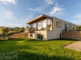 Stunning 5 Bedroom Home with Garden & Panoramic Views!