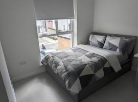 New House, Private Rooms in a Peaceful Neighborhood，位于都柏林的酒店