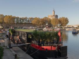 LA PENICHE - Bed And Bicycle - Aigues Mortes，位于艾格-莫尔特的酒店