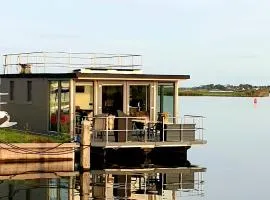 Houseboat Isola