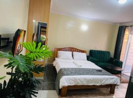 Furnished Studio Apartment at BG Crown Z Towers, Opposite Quickmart Kamakis，位于Ruiru的酒店