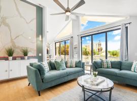 Beach Chalet, Deck, Siesta Key Village and Beach Walkable，位于西耶斯塔岛的酒店