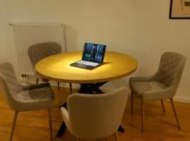 Moderne, barrierefreie Wohnung im Herzen der Stadt mit Parkplatz, WLAN und TV - Marta
