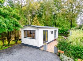 Bos Chalet Natura - Veluwe Putten - naast Saunadrome - 2 gratis e bikes，位于皮滕的Spa酒店