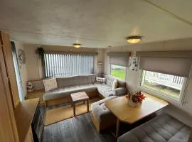 Baileys Caravan Sealands - Dog friendly