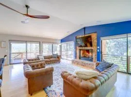 Hot Tub, Fire Pit and Deck Chic Arizona Retreat