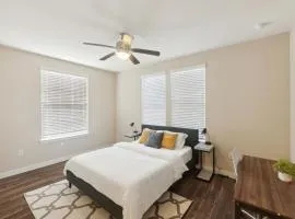Cullen 4202 I New Construction 2bd Apt I Gated