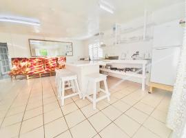 Tonga Cottage - Entire Place with Aircon