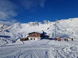 Hotel Le Chaudron Ski In Ski Out，位于尚佩里的酒店