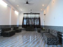 Hotel O Royal Green Hotel，位于Jahāngīrpur的酒店