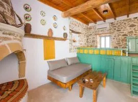 Amarantos-Traditional Village House-Apollona