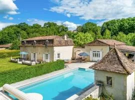 Beautiful French Villa, Sleeps 8, Private Pool & Starlink WIFI