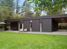 Five-Bedroom Holiday Home In Rorvig，位于勒维的酒店