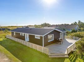 Holiday Home Aika - 500m from the sea by Interhome，位于拉科克的酒店