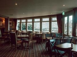Wheatsheaf Hotel & Rooms，位于科布里奇的酒店
