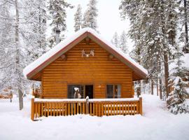 Baker Creek By Basecamp，位于路易斯湖的带停车场的酒店