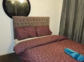 London Serviced Accommodation x RM10 x DM 4 Weekly x Monthly Deals x Sleeps 10 x FREE Parking x FREE Wifi E