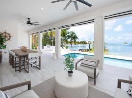 Fantasea by Grand Cayman Villas，位于浮木村的度假屋