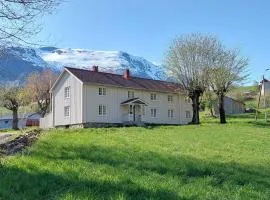 Jovollstua i Eresfjord med båt til leie