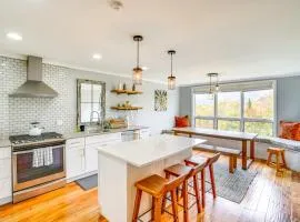 Mtn and Foliage Views Modern Mount Snow Stay!