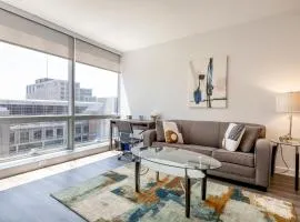 Luxury Apt Near Downtown