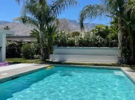 Mid-Century 4 Bed 3 Bath Villa in Movie Colony!