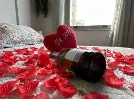 Studio 330 - aconchegante, 500m da Feirinha do Alto, com Garagem e Wi-Fi 500MB