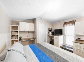 Daze Off Suite 6 - Pet Friendly Suite by The Lodges at Fossil Creek，位于Shay的酒店