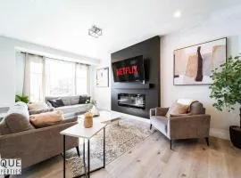 Modern Retreat - 3 King Beds - Garage - WiFi - Sleeps 10