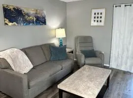 Cozy condo with no stairs, and arcades! 5 beds