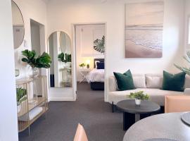 Plantation Hotel Coffs Harbour，位于科夫斯港的酒店