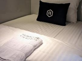 Rosalyne Sleepbox Tugu Kranggan，位于Jetis的胶囊旅馆