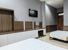 Khách Sạn Cẩm Uyên，位于Contach Tria的酒店