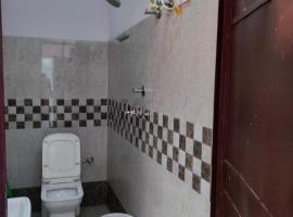 Chandra Shila Guest House, Sonprayag，位于Sonprayag的酒店