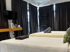 Riverbank Dungun Guesthouse & Cafe，位于龙运的酒店