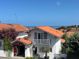 Maison Eli (charming basque house in Guéthary village)，位于盖塔里的酒店