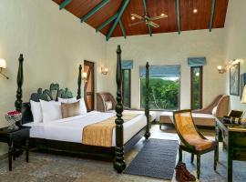 Jungle Home Tadoba Wilderness Lodge，位于Kolāra的酒店
