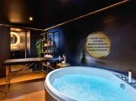 Luxury Suite Romantic Getaway with Jacuzzi