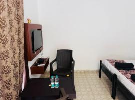 Hotel The G R S candolim，位于莫尔穆冈的酒店
