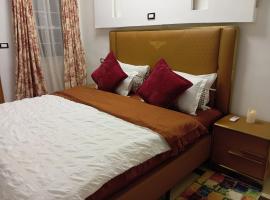 Mon Nid d'Or ABIDJAN CI，位于阿比让的带停车场的酒店