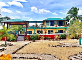 Seafront Caribbean Tropical Luxurious Home in Sarteneja，位于Sarteneja的别墅