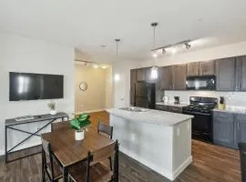 C Creek 10308 I Modern 2Bd Apt I Secure Property