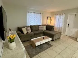 Apartment in Hollywood close to beach & shops 101