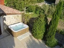 Luxury cottage with Jacuzzi in Saint-Polycarpe