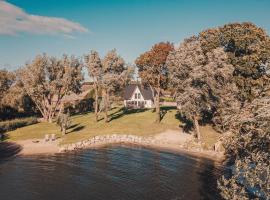 Watermark Usedom - Traumhaus direkt am Wasser mit eigener Badestelle，位于朗克维茨的酒店